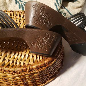 Grendene Brown Sandals/Carving on Heel Size 8